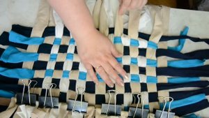 Ткачество из старых футболок. Мастер-класс/Weaving from old t-shirts. Tutorial