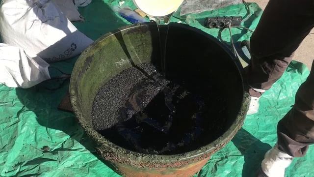 Сделай Сам набор бесшовного покрытия из резиновой крошки ФИНИШ 1.5 м2 подготовка рабочей смеси.