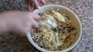 Мясной салат в тарталетках с брусникой