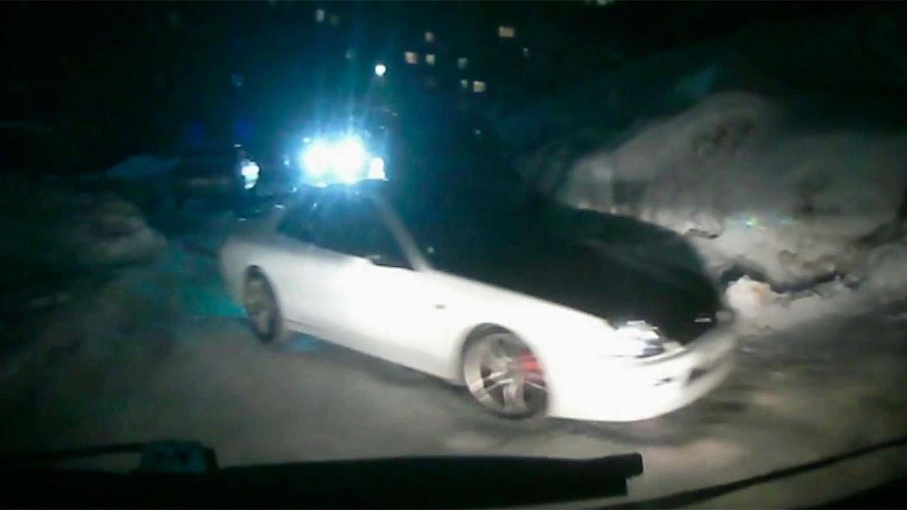 На Камчатке умер молодой человек, пока водители "с...овушки не могли решить, кто кому уступит дорогу