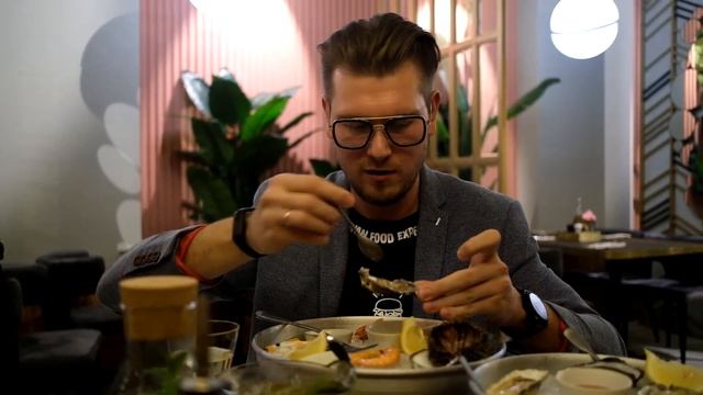 Ресторан Икра Брянск Первый раз ем устриц Морской ёж, гребешок, креветки смотреть онлайн