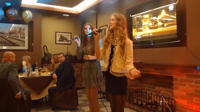 Катюша и Женечка Королевы Букет из белых роз + Не падай духом смотреть онлайн