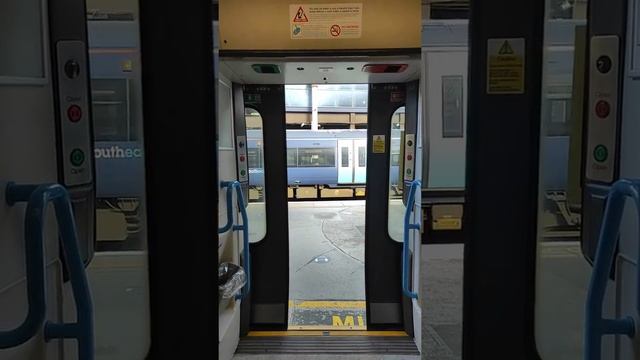 Southeastern / Class 465 doors closing