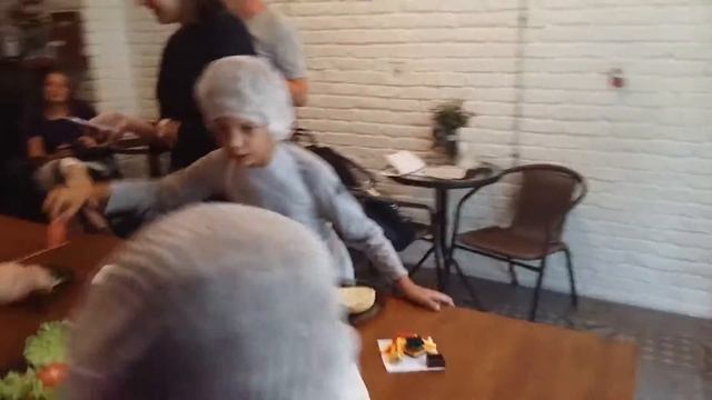 Как приготовить самый вкусный бургер. Мастер-класс от Urban Burger смотреть онлайн