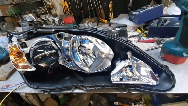 Toyota Camry. Замена линз на BI-LED Bengal Tiger F40 с разбором фар. смотреть онлайн