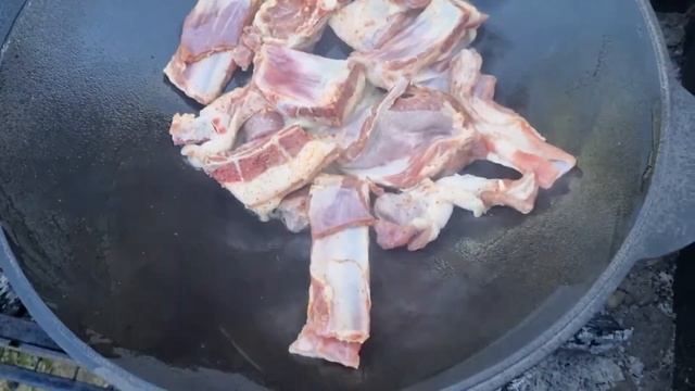 Готовим ребрышки в чугунном садже смотреть онлайн