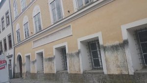 Дом Гитлера в Браунау. Австрия.