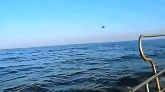 НЛО. Объект ныряет под воду смотреть онлайн