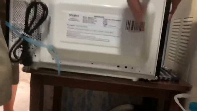 Unboxing Whirlpool Microwave Oven 20L смотреть онлайн