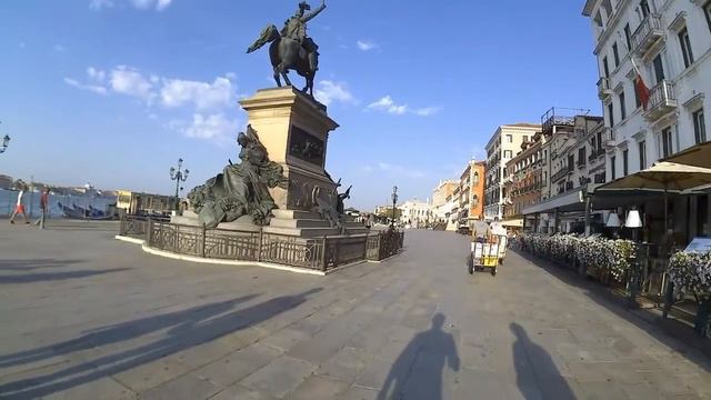 УТРО В ВЕНЕЦИИ И КРУИЗНЫЙ ЛАЙНЕР НА ДЖУДЕККА