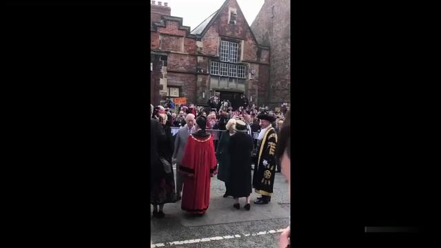 На #короля напали с #яйцом.mp4 смотреть онлайн