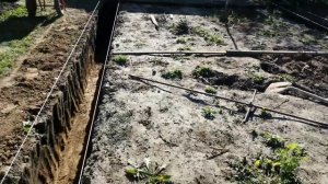 Копка траншеи под фундамент бани.