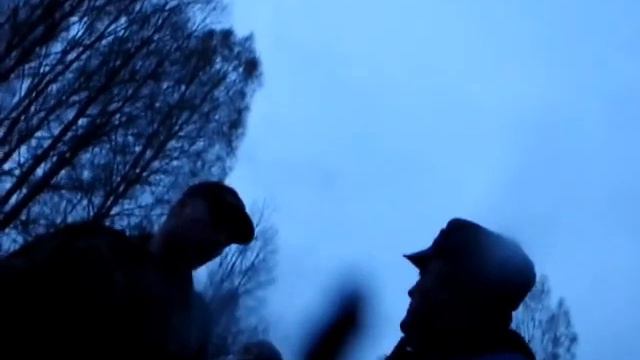 Человек с удостоверением.Запрещает....