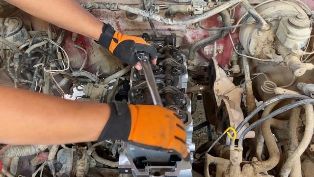 Como dar el torque de cabeza? (TOYOTA 22R) смотреть онлайн