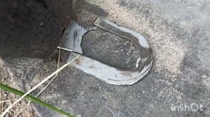 Приподнял створку гаражных ворот