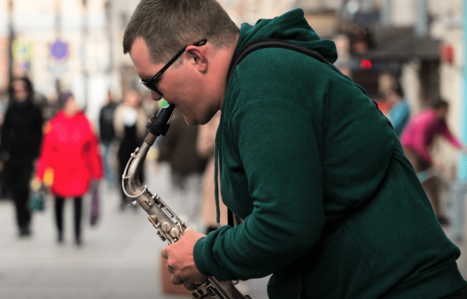 Играть по-новому: в Петербурге ввели правила для уличных музыкантов
