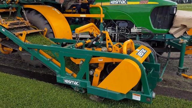 Рулонный газон. Процесс срезки. смотреть онлайн