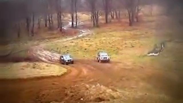 : MITSUBISHI PAJERO 3.0 V6 VS SUZUKI VITARA 1.6. смотреть онлайн