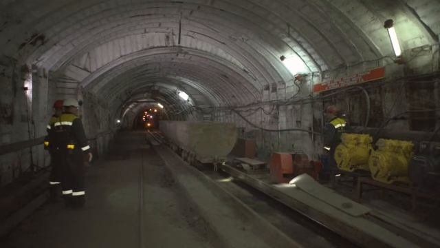Подкатка вагонеток вручную и при помощи толкателей