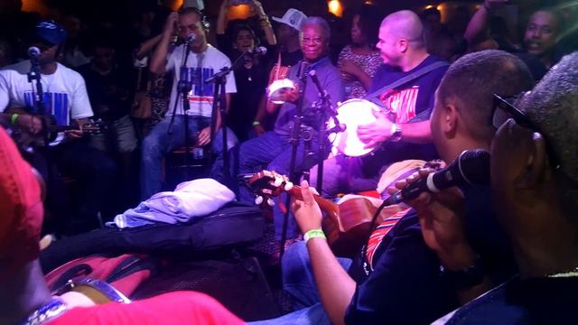 Brilho no Olhar - Reinaldo e Na Palma da Mão c/ a Participação do ator Milton Gonçalves смотреть онлайн