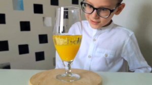 Интересный опыт с шипучей таблеткой!