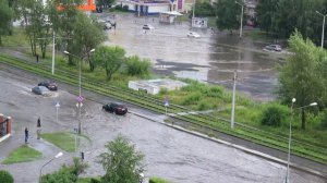 Новокузнецк после дождя Новобайдаевка 19.07.2016 ПЕШЕХОДЫ ОСТАНОВКИ АВТОМОБИЛИ