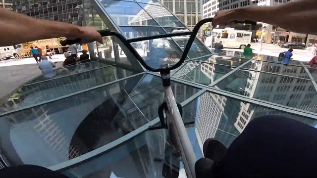 RIDING BMX ON TOP OF MOVING 18 WHEELERS IN NYC 4 смотреть онлайн