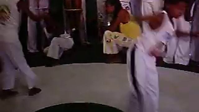 RAIZES CAPOEIRA .churrasco seus movimentos perfeitos смотреть онлайн