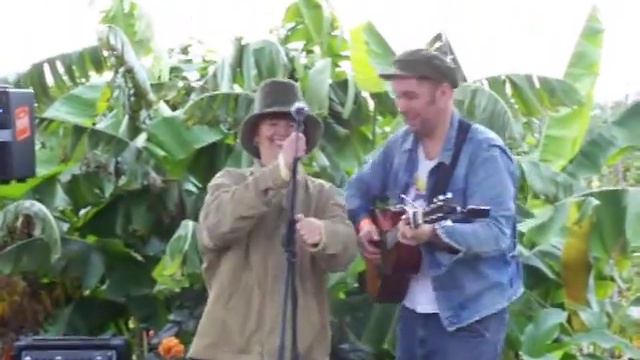 Plot 20 Allotment Music Festival -19- " Sweet Saviour " Martin Stephenson & Helen McCookerybook смотреть онлайн