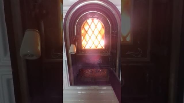 Грубка чотирикутна з білого шомотного кахелю смотреть онлайн