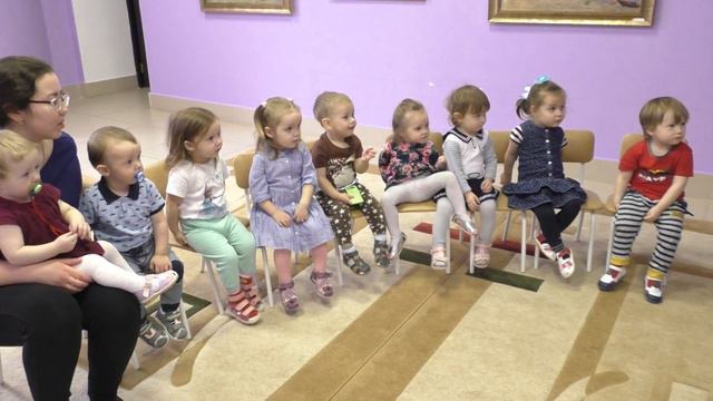 К. Сен-Санс "Карнавал животных. Куры и петухи. Ослик. Птичник" Группа 3 (дети 1.5-2 лет) смотреть онлайн