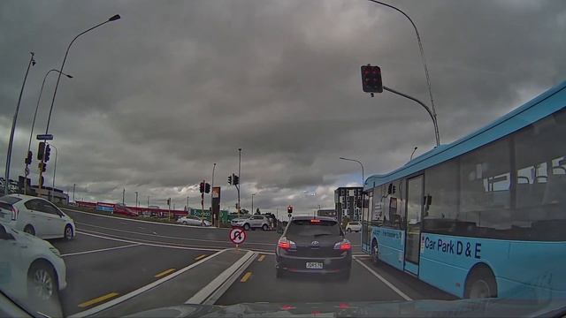 Auckland Airport International Drive Through смотреть онлайн