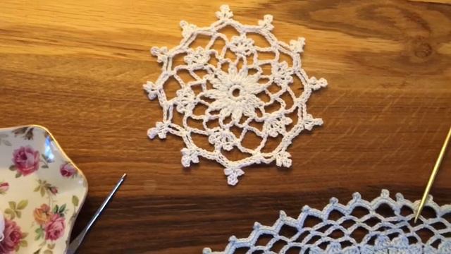 Кружевной перерыв. Новые носочки и салфетки продолжаются