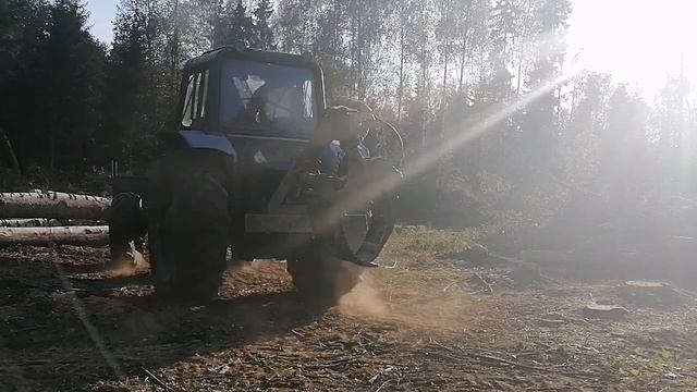 Мтз 82 трелевка леса захватом на делянке