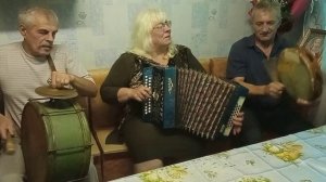 Народная украинская песня,,А я чернява ,гарна, кучерява"