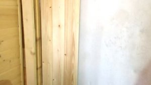Утепляем филенчатую дверь всем что нашли в сарае