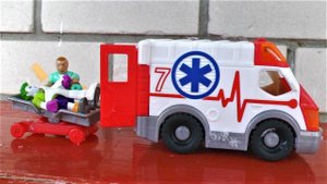 Скорая помощь. Видео про машинки для детей. Мультики с игрушками.