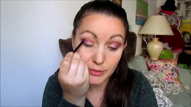 Макияж с палеткой To Glam To Give a Damn | ESSENCE смотреть онлайн