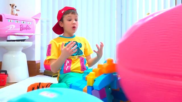 Катя и Макс играют с папой на улице смотреть онлайн