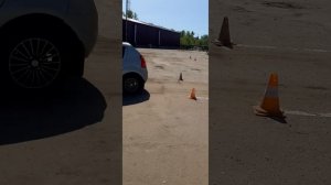 парковка задним ходом под углом 90 градусов. ( проще некуда)