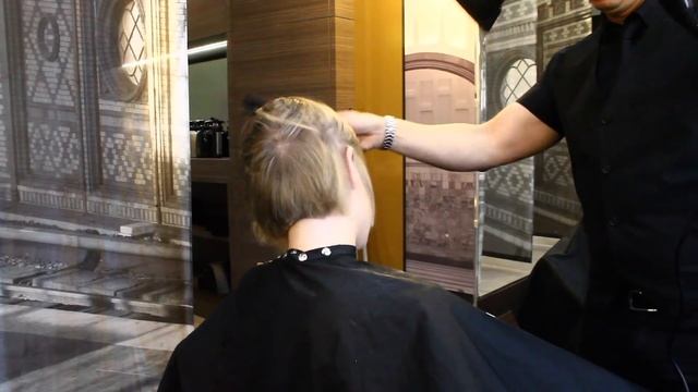 || How to cut a Lara Worthington style Short Square Bob Cut || By Adam Ciaccia смотреть онлайн