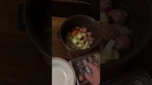 Картошка с фрикадельками в мультиварке ?