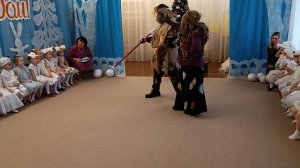 Выход Бабы Яги и Лешего с посохом Деда Мороза. д/с Журавлик 2023 год.