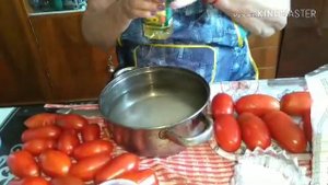 Помидоры-сливки ,половинками :)