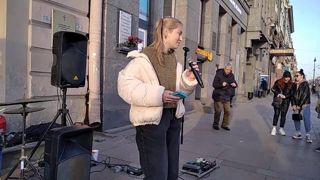 УЛИЧНЫЕ МУЗЫКАНТЫ на НЕВСКОМ пр.(3)13.04.23. смотреть онлайн