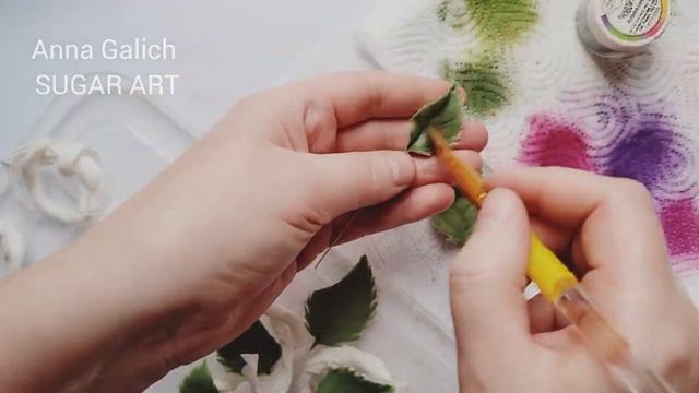 ?Делаю их без вырубок! ? Листья РОЗЫ из МАСТИКИ. Мастер класс по лепке цветов смотреть онлайн