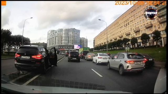 Не поделили полосу: инцидент в Петербурге смотреть онлайн