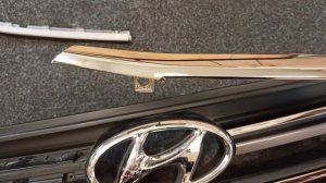 Молдинг решетки радиатора верхний левый хром Hyundai Tucson 3