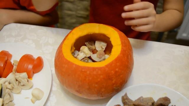 Halloween. Мясо, запечённое в тыкве. Рецепт от DANTEM смотреть онлайн