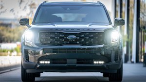 Kia Telluride Nightfall Edition 2021 - более агрессивный с черными акцентами.